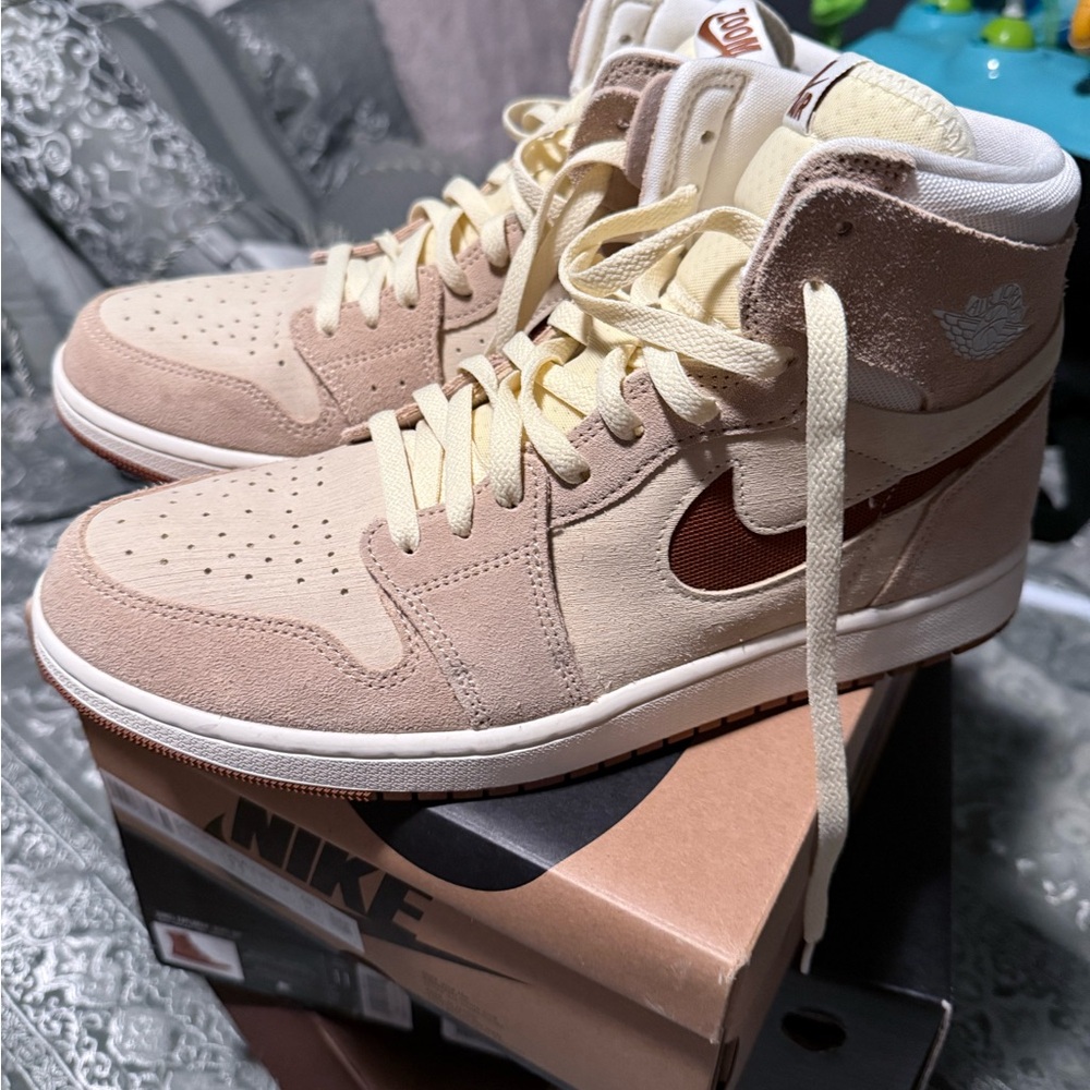 Nike Air Jordan high-Top Sneakers - Cream and Brown suede Men’s 11